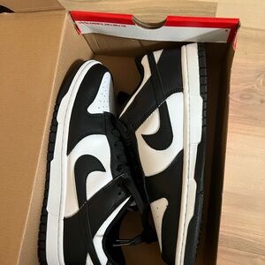Nike Men's Classic Black and White Sneakers